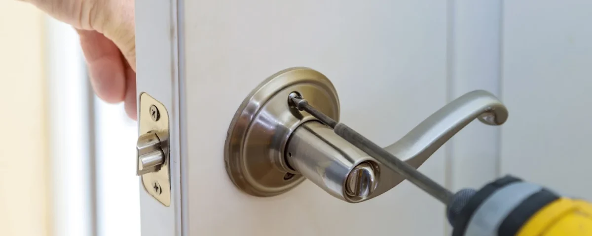 Que cerrajeros en Alicante tienen mejores precios para servicios 24 horas 1200x480 - ¿Qué cerrajeros en Alicante tienen mejores precios para servicios 24 horas?