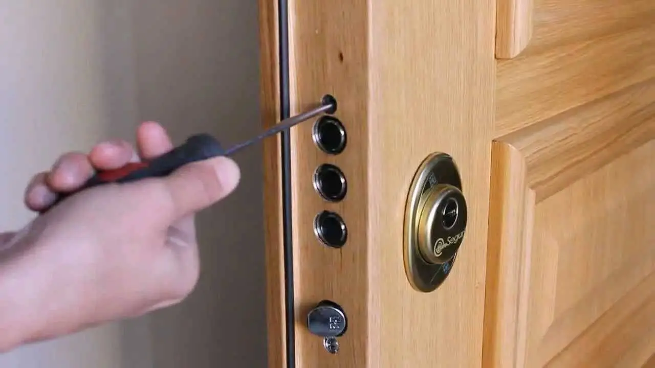 poner cerradura en puerta blindada - &iquest;D&oacute;nde encontrar cerrajeros de confianza para una emergencia de apertura de puertas en Alicante?