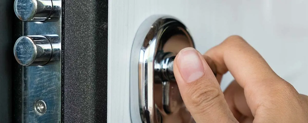 Que opciones tengo para cambiar cerraduras rapidamente Alicante 1200x480 - ¿Qué opciones tengo para cambiar cerraduras rápidamente en Alicante?