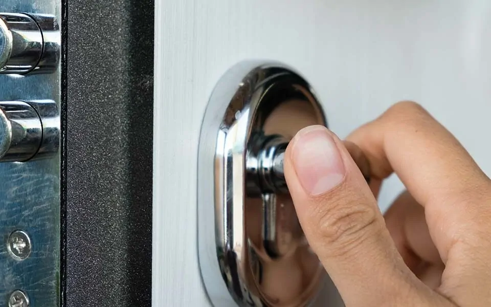 Que opciones tengo para cambiar cerraduras rapidamente Alicante 960x600 - ¿Qué opciones tengo para cambiar cerraduras rápidamente en Alicante?