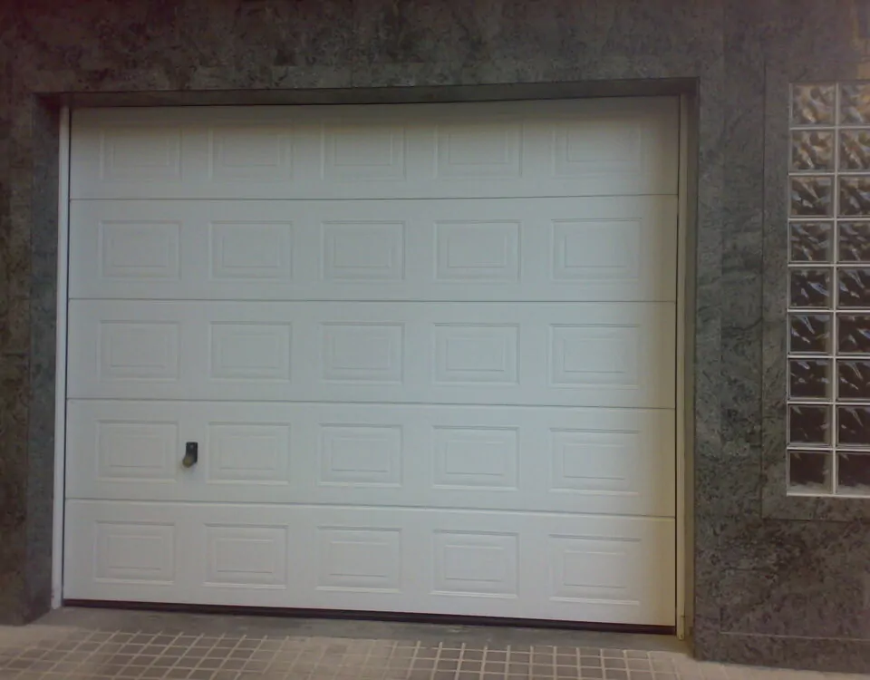 Cuales son las mejores empresas para la reparacion de puertas de garaje Alicante 960x750 - ¿Cuáles son las mejores empresas para la reparación de puertas de garaje en Alicante?