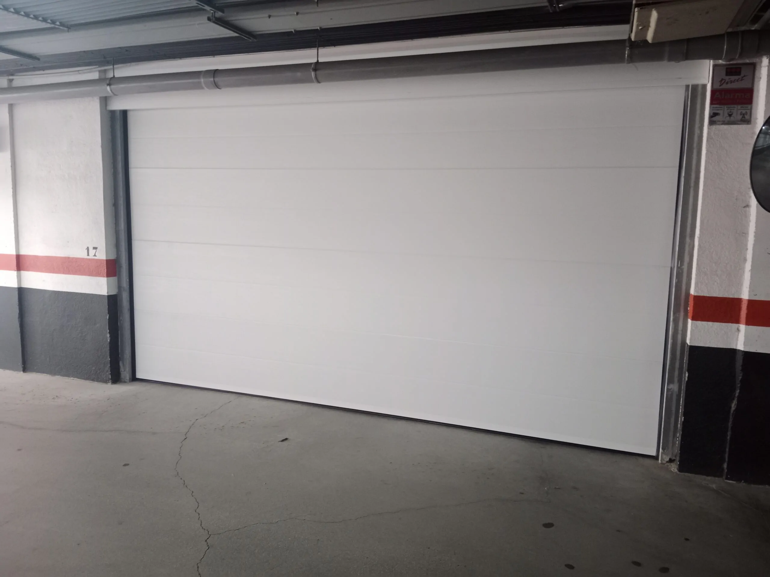 Cuales son las mejores empresas para la reparacion de puertas de garaje en Alicante scaled - &iquest;Cu&aacute;les son las mejores empresas para la reparaci&oacute;n de puertas de garaje en Alicante?